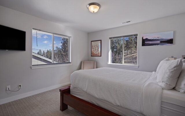 Flagline Trail 5 Bedroom Home by RedAwning