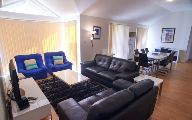 Golf and Beach Retreat – Guest Rooms – Albany