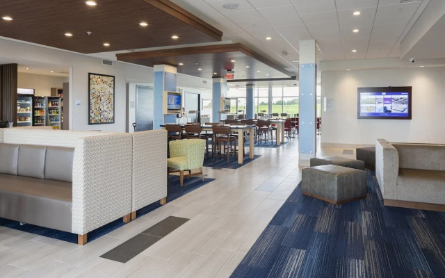 Holiday Inn Express And Suites Bourbonnais East - Bradley, an IHG Hotel
