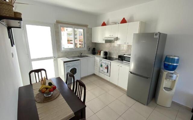 2 Bedroom Roof Terrace & Sea View Apartment