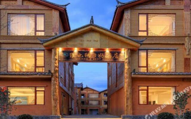 Vienna 3 Best Hotel (Yunnan Lugu Lake Passenger Station Daluoshui Wharf)
