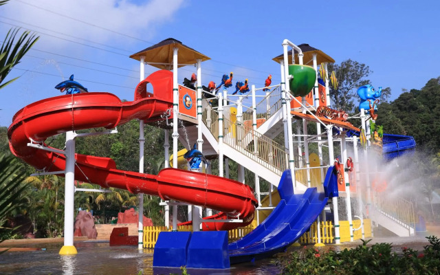 Bukit Merah Laketown Resort