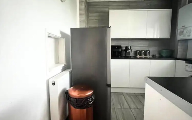 Central London Modern Apartment With 3 Bedrooms