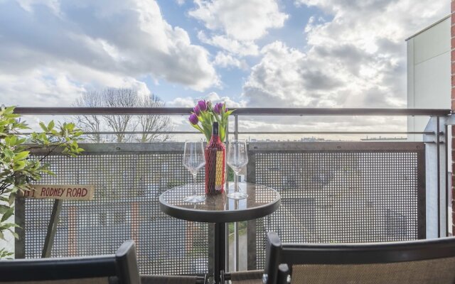 Bright Islington Apartment with Spectacular Views