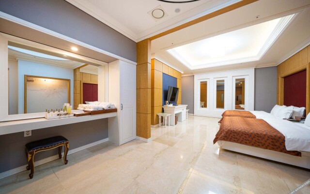 Naju Hotel Core
