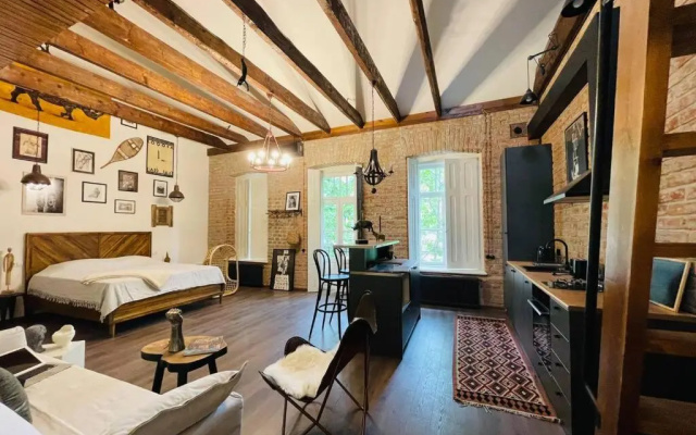 Writer's Loft w/ workspace-get inspired by comfort