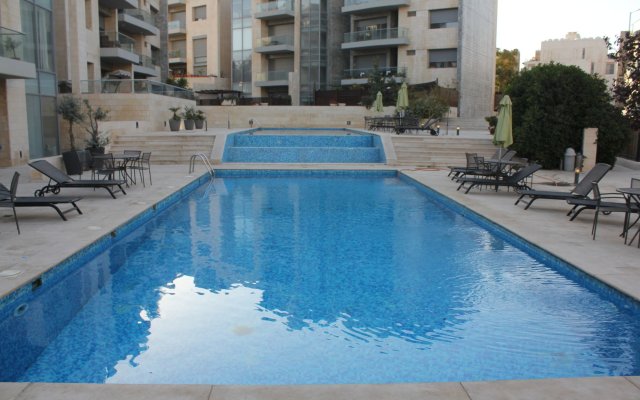 Modern Resort like with pool