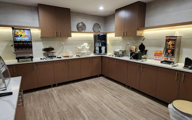 Comfort Inn & Suites