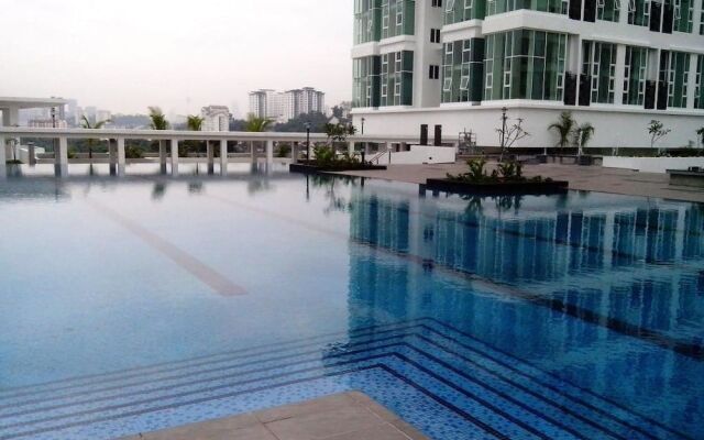 Scott Garden - Mid Valley by Leisure2U - Cheap stay, check in out time and price negotiable