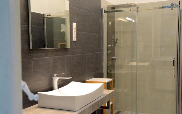 Kiraly Art Apartment