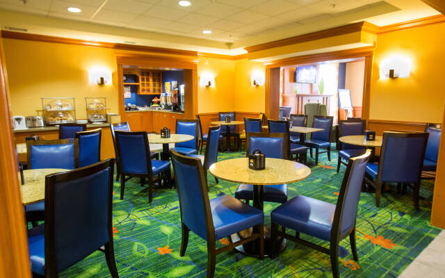 Fairfield Inn by Marriott Toronto Oakville