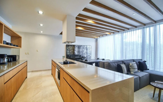Pure Condos 304 By Lockey