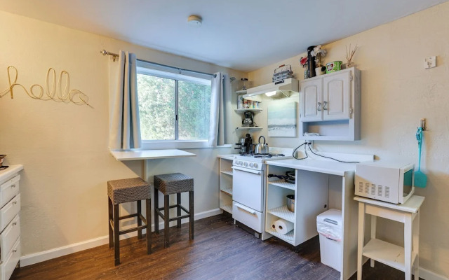 5 Mi to Dtwn: Pet-friendly Phoenix Studio w/ Yard