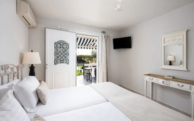 Thomatos Apartments Lourdas Beach