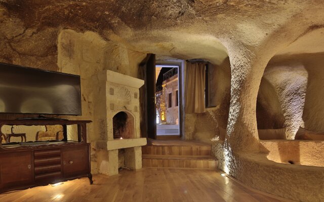 Golden Cave Suites