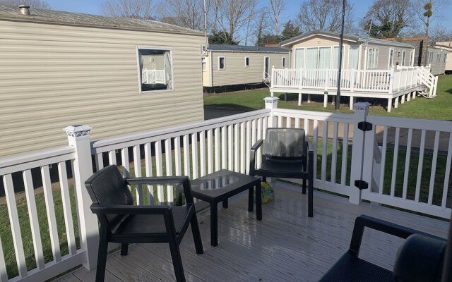Lovely 2 Bed Chalet in Clacton-on-sea