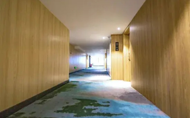 H Hotels (Xingyi Jichang Avenue)