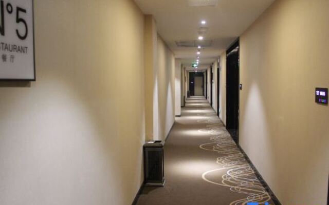 Xana Lite Hotel (Sui County Fengcheng Square)