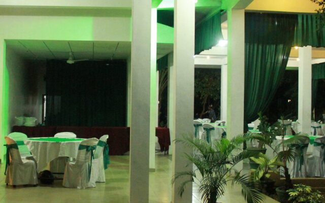 Hotel Whiteroyal