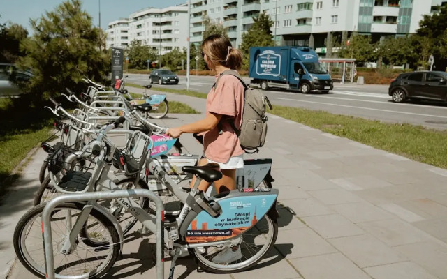 Chic Metro-side Apartment