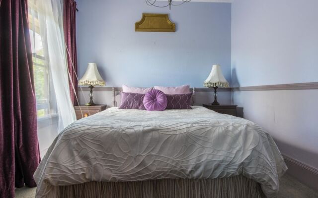 Oak Bay Guest House