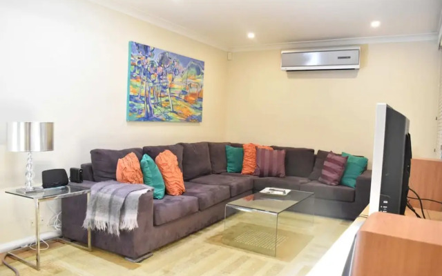 Professionally Cleaned 2bdr Villa, Great Location