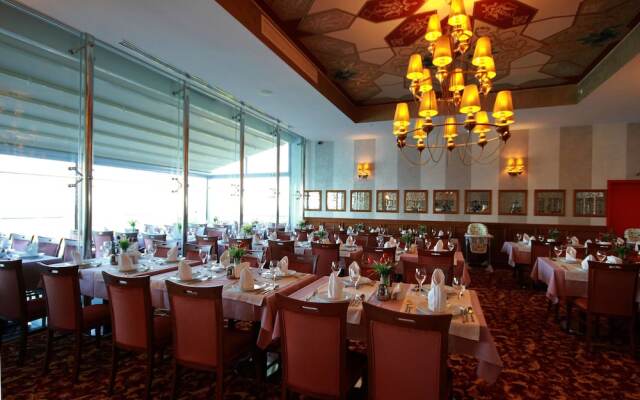 Sky Tower Deluxe Hotel