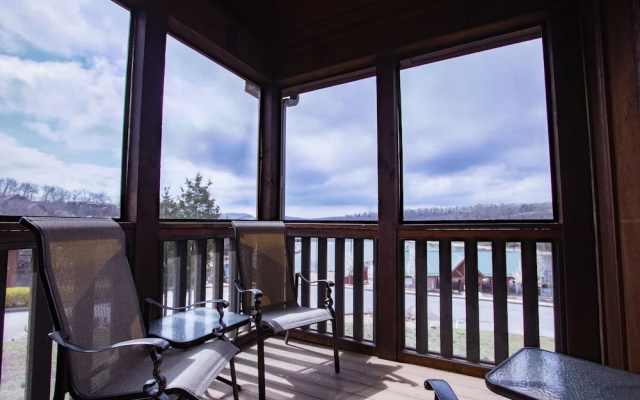 Nestled Inn Lodge 3 Bedroom Home by RedAwning