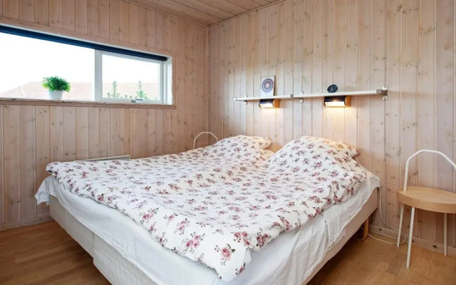 6 Person Holiday Home in Vaeggerlose