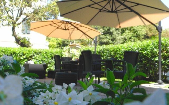 Tirreno Beachfront Apartments