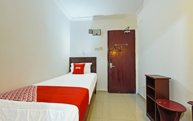 OYO 90572 J Hotel Masjid India