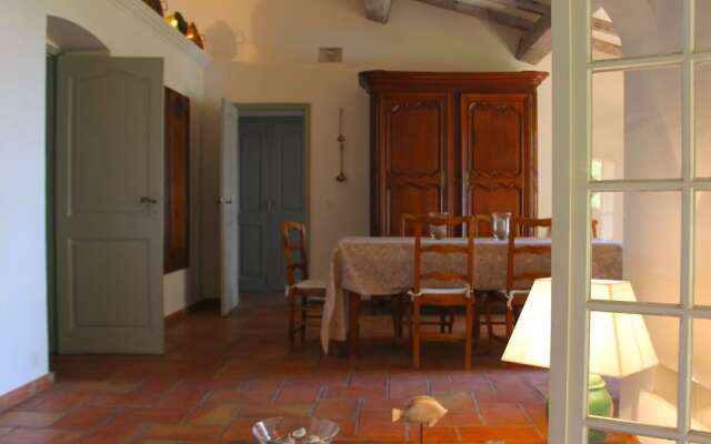 Alluring Villa in La Croix Valmer With Swimming Pool