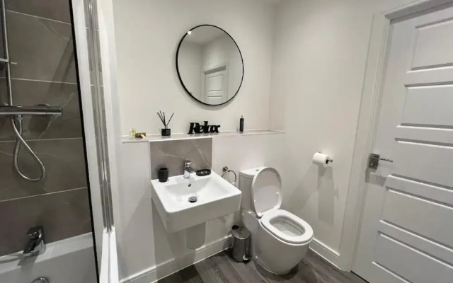 Modern 2 Bedroom Apartment