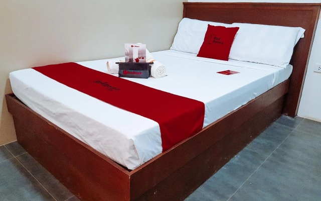 RedDoorz @ Caimito Drive Dampas