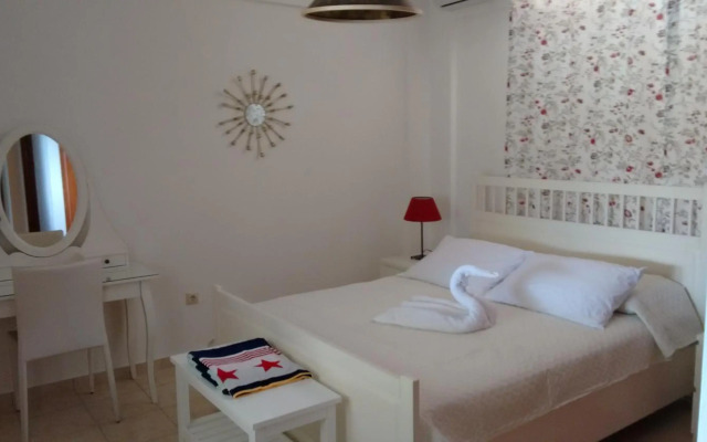 Tholos Bay Suites