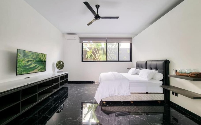 BRAND NEW Luxurious 5 Bedroom Villa with Exotic View – Guest Rooms – Ubud