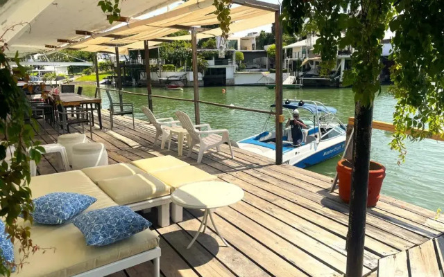 Marina Palace Teques