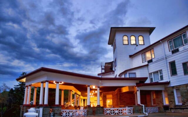 The Historic Summit Inn