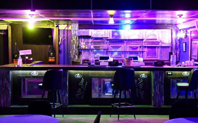 R Nite Star Inn & Suite