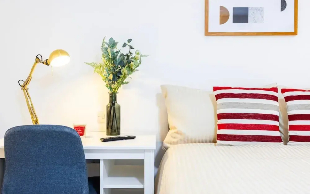 3 Bed 3 Bathroom Flat in Kensington B