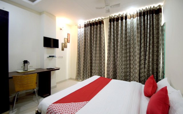 OYO 23358 Hotel Royal Inn