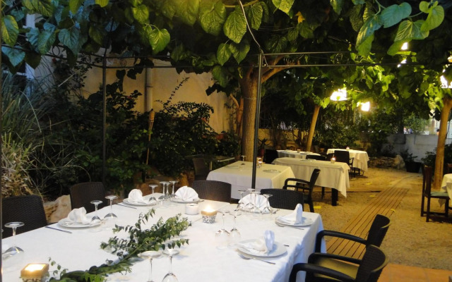 Hotel Llansola