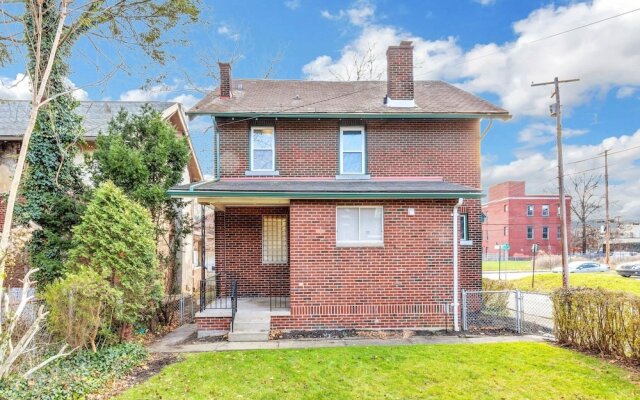 "new Listing" Spacious 3 Bedroom Large Home Close to Downtown, Oakland, & East Liberty! 3 Home by Redawning