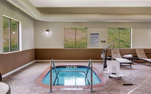 Comfort Suites Bridgeport - Clarksburg