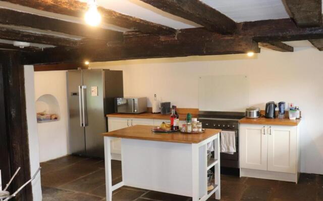 Delightful 4BD Home Full of Flair Edenbridge Kent