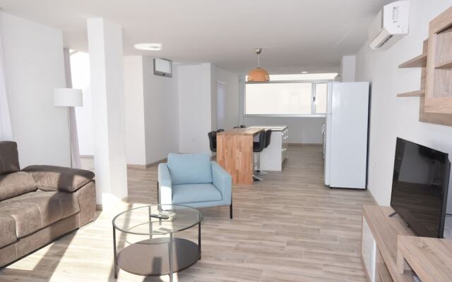 Spacious Apartment in Solana Matorral With Terrace