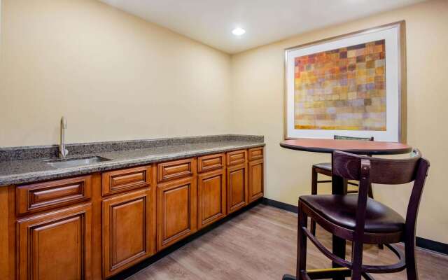 La Quinta Inn & Suites by Wyndham Bel Air/I-95 Exit 77A