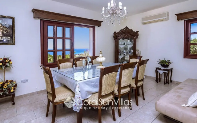 Away-from-it-all, Exceptional Sea Views Sleeps 10