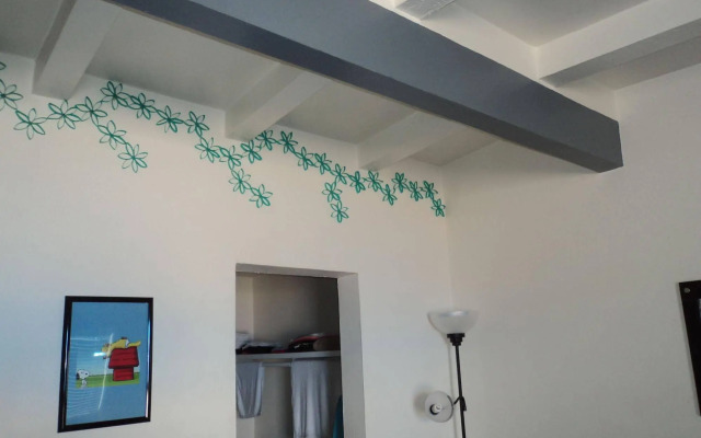 Traveler's Bed & Breakfast Hostel