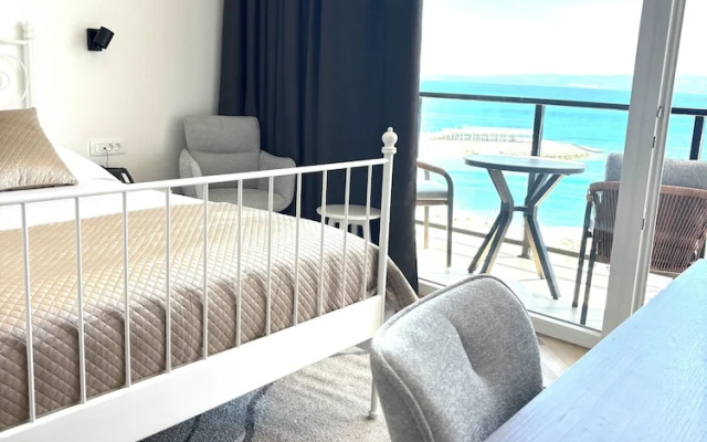 Stella's beachfront aparthotel
